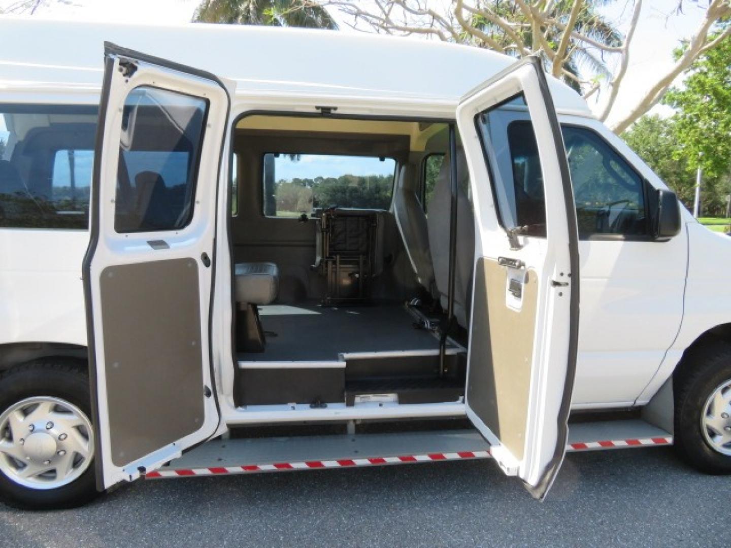 2014 White /Gray Ford E-Series Van (1FTNE1EW1ED) , Automatic transmission, located at 4301 Oak Circle #19, Boca Raton, FL, 33431, (954) 561-2499, 26.388861, -80.084038 - Photo#68